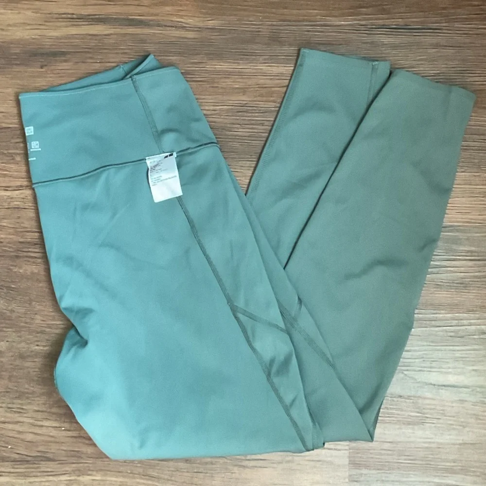 Uniqlo Women’s Leggings - Picture 8 of 9
